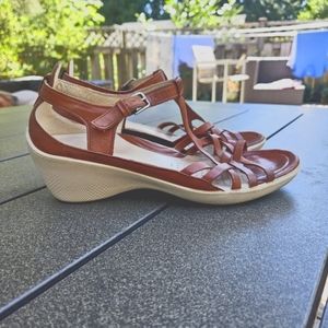 Ecco Womens Sculptured Sign T Strap Brown Strappy Low Heel Sandals US7.5 EU38